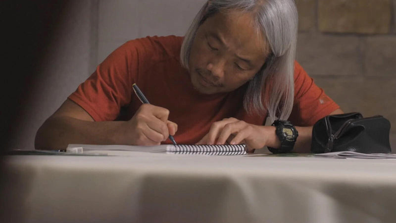Lápiz y papel: la historia de Tuan Le