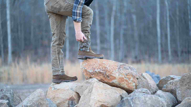 Imprescindibles para actividades al aire libre en otoño: botas para caza y senderismo 